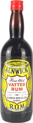 Bouteille de spiritueux : Fine Old Vatted Rum 1970s de la marque Alnwick Rum