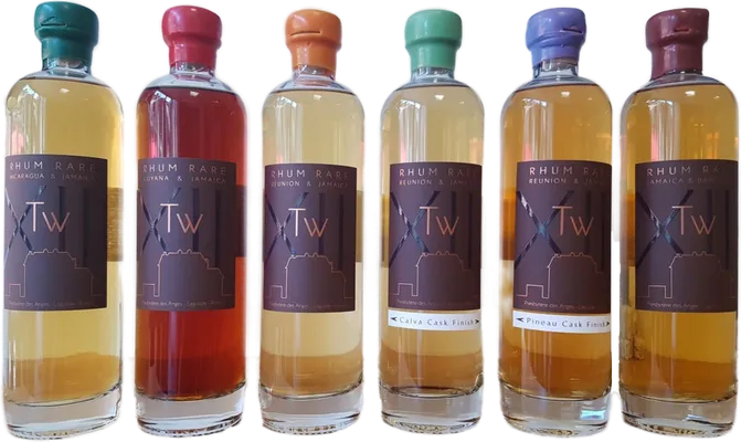 Bouteille de spiritueux : Réunion & Jamaica (Calva Cask Finish) de la marque Twelve Whisky d’Aubrac
