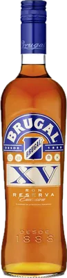 Bouteille de spiritueux : XV Ron Reserva de la marque Brugal