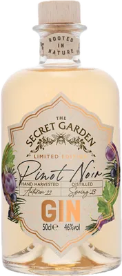 Bouteille de spiritueux : Pinot Noir Gin de la marque Secret Garden