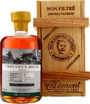 Bouteille de spiritueux : Très Vieux Rhum de la marque Clément