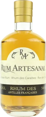 Bouteille de spiritueux : Rhum des Antilles Françaises de la marque Rum Artesanal