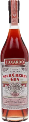 Bouteille de spiritueux : Sour Cherry Gin de la marque Luxardo