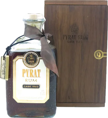 Bouteille de spiritueux : Cask 1623 de la marque Pyrat