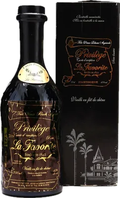 Bouteille de spiritueux : Privilège de la marque La Favorite