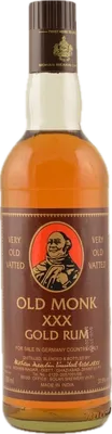Bouteille de spiritueux : XXX Gold Rum de la marque Old Monk