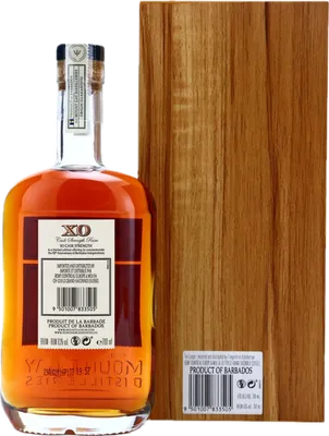 Bouteille de spiritueux : Extra Old XO Cask Strength Rum de la marque Mount Gay