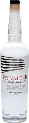 Bouteille de spiritueux : New England White Rum de la marque Privateer Rum Distillery