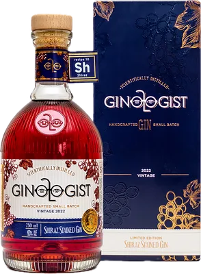 Bouteille de spiritueux : Shiraz Stained Gin de la marque Ginologist