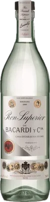 Bouteille de spiritueux : Superior Rum de la marque Bacardi