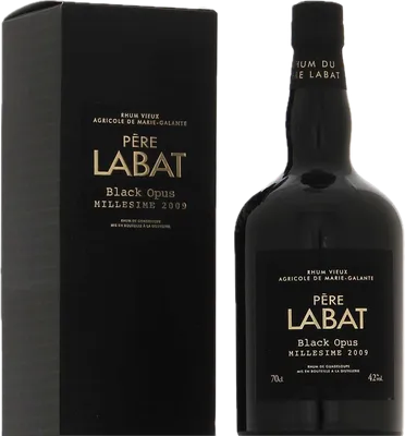 Bouteille de spiritueux : Black Opus de la marque Père Labat