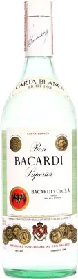 Bouteille de spiritueux : Carta Blanca 1970s de la marque Bacardi