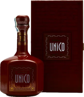 Bouteille de spiritueux : Unico Licor de Ron de la marque Brugal